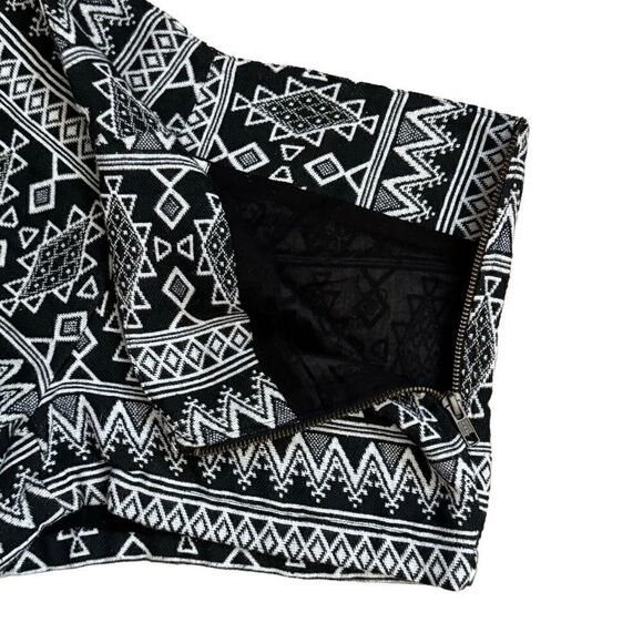 Billabong Black & White Textured Aztec Print High Waist Shorts Size Small - Picture 4 of 13